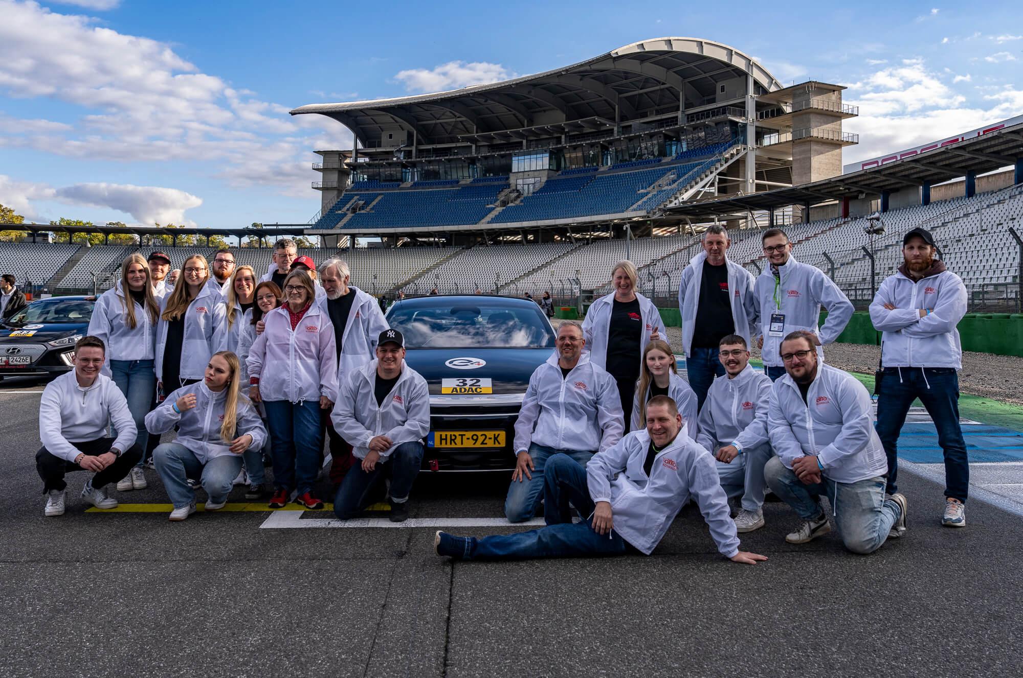 Foto: Teamaufstellung bei Start und Ziel